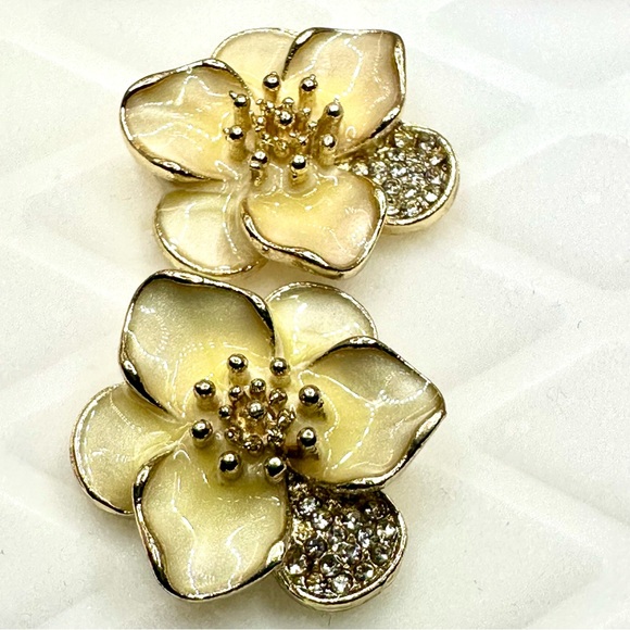 NWOT - Elegant Gold and Cream Magnolia Earrings - Picture 1 of 13